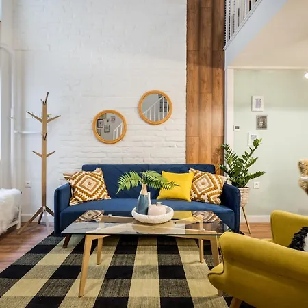 Colorful Designer In The Heart Of 布达佩斯