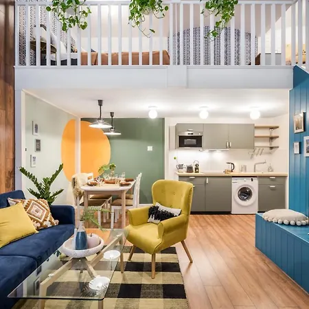 Colorful Designer In The Heart Of Apartmán