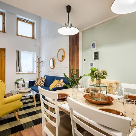 Colorful Designer In The Heart Of Apartmán Budapešť