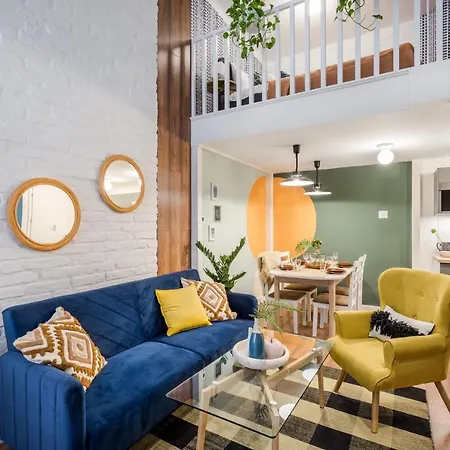 Colorful Designer In The Heart Of Apartmán