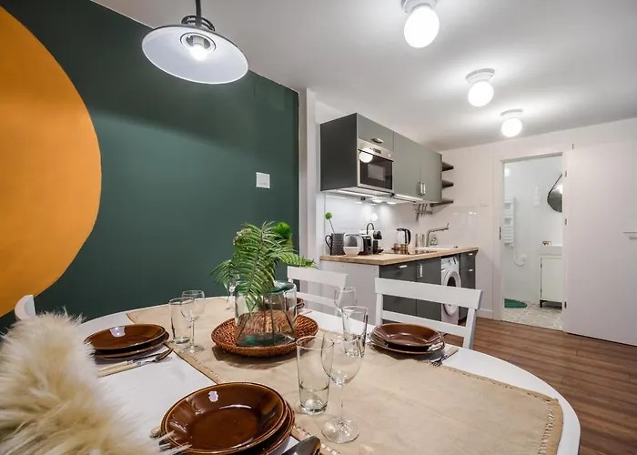 Apartment Colorful Designer In The Heart Of